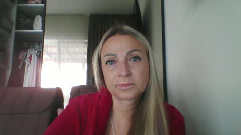 Snapshot of blondkitti chatting on 09.19.25 Iren online show from 09.19.25