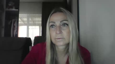 Snapshot of blondkitti chatting on 09.23.25 Iren online show from 09.23.25