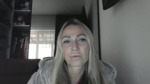 Snapshot of blondkitti chatting on 09.24.25 Iren online show from 09.24.25