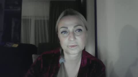 Snapshot of blondkitti chatting on 09.25.25 Iren online show from 09.25.25