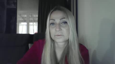Snapshot of blondkitti chatting on 10.03.25 Iren online show from 10.03.25
