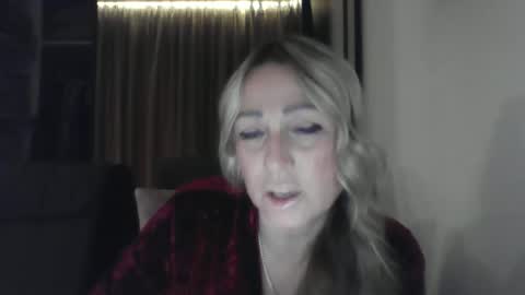 Snapshot of blondkitti chatting on 10.15.25 Iren online show from 10.15.25