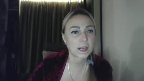Snapshot of blondkitti chatting on 10.18.25 Iren online show from 10.18.25