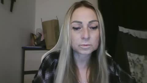 Snapshot of blondkitti chatting on 10.22.25 Iren online show from 10.22.25