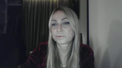Snapshot of blondkitti chatting on 10.27.25 Iren online show from 10.27.25
