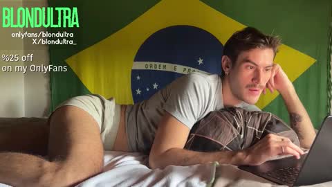 Snapshot of blondultra chatting on 10.18.25 blondultra online show from 10.18.25