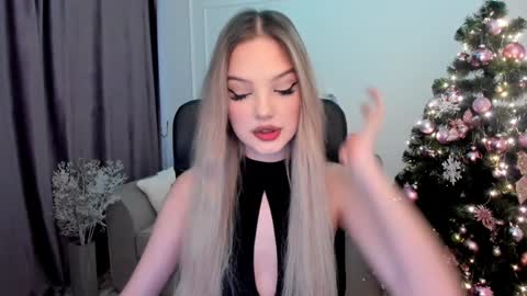 Snapshot of bloomingheart chatting on 12.22.24 Sophia online show from 12.22.24