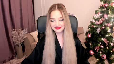 Snapshot of bloomingheart chatting on 12.22.24 Sophia online show from 12.22.24