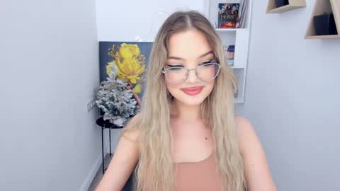 Snapshot of bloomingheart chatting on 01.13.25 Sophia online show from 01.13.25