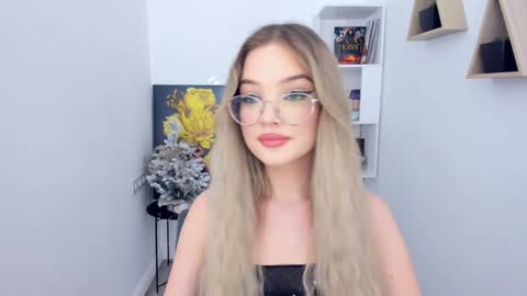 Snapshot of bloomingheart chatting on 01.13.25 Sophia online show from 01.13.25