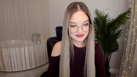 Snapshot of bloomingheart chatting on 01.14.25 Sophia online show from 01.14.25