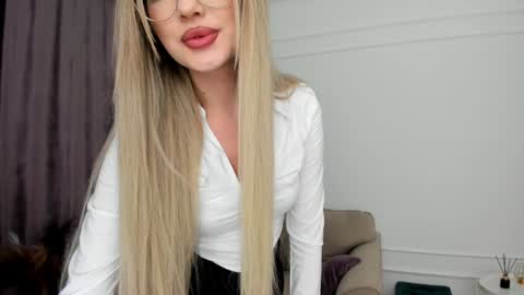 Snapshot of bloomingheart chatting on 01.18.25 Sophia online show from 01.18.25