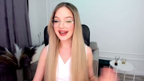 Snapshot of bloomingheart chatting on 01.19.25 Sophia online show from 01.19.25