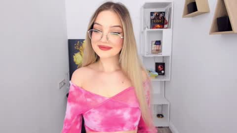 Snapshot of bloomingheart chatting on 01.21.25 Sophia online show from 01.21.25