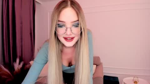 Snapshot of bloomingheart chatting on 01.23.25 Sophia online show from 01.23.25