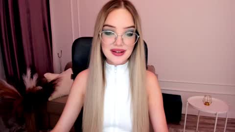 Snapshot of bloomingheart chatting on 01.24.25 Sophia online show from 01.24.25