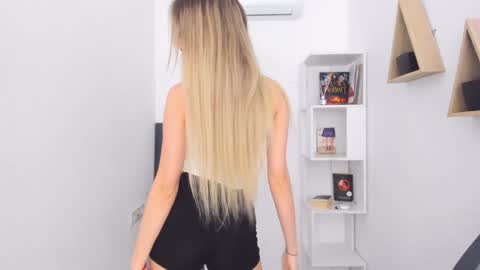 Snapshot of bloomingheart chatting on 01.25.25 Sophia online show from 01.25.25