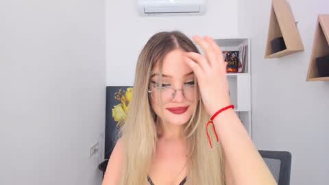 Snapshot of bloomingheart chatting on 01.26.25 Sophia online show from 01.26.25