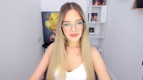 Snapshot of bloomingheart chatting on 01.28.25 Sophia online show from 01.28.25