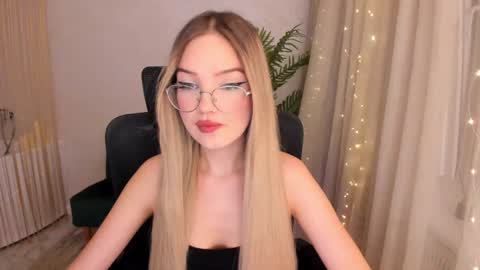 Snapshot of bloomingheart chatting on 01.29.25 Sophia online show from 01.29.25