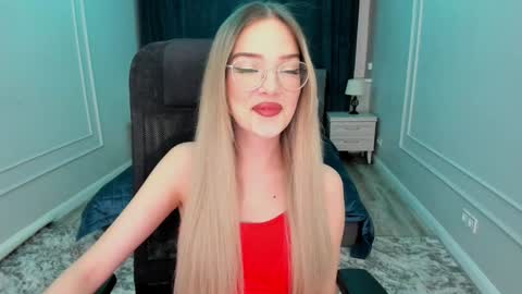 Snapshot of bloomingheart chatting on 01.30.25 Sophia online show from 01.30.25