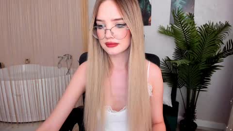 Snapshot of bloomingheart chatting on 02.06.25 Sophia online show from 02.06.25