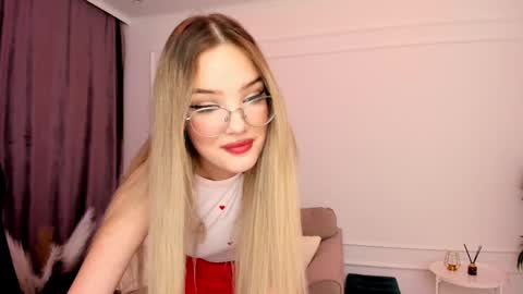 Snapshot of bloomingheart chatting on 02.07.25 Sophia online show from 02.07.25