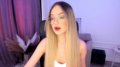 Snapshot of bloomingheart chatting on 02.08.25 Sophia online show from 02.08.25