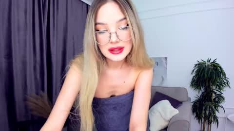 Snapshot of bloomingheart chatting on 02.13.25 Sophia online show from 02.13.25