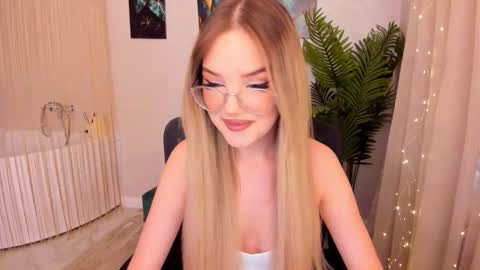 Snapshot of bloomingheart chatting on 02.18.25 Sophia online show from 02.18.25