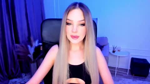 Snapshot of bloomingheart chatting on 02.23.25 Sophia online show from 02.23.25