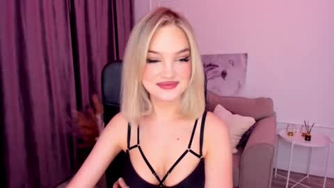 Snapshot of bloomingheart chatting on 02.25.25 Sophia online show from 02.25.25