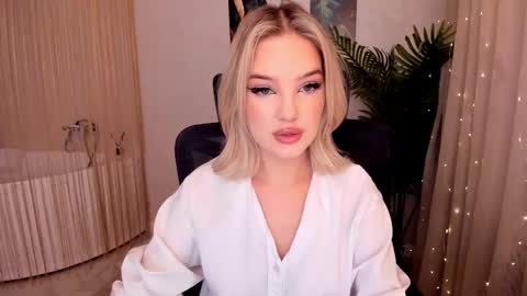 Snapshot of bloomingheart chatting on 02.27.25 Sophia online show from 02.27.25