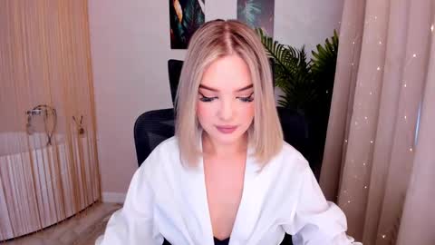 Snapshot of bloomingheart chatting on 03.01.25 Sophia online show from 03.01.25