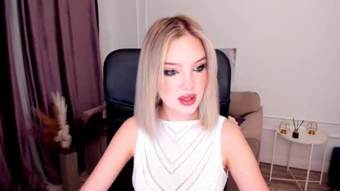 Snapshot of bloomingheart chatting on 03.05.25 Sophia online show from 03.05.25