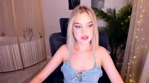 Snapshot of bloomingheart chatting on 03.09.25 Sophia online show from 03.09.25