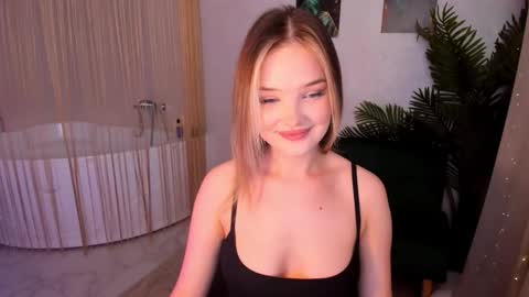 Snapshot of bloomingheart chatting on 09.15.25 Sophia online show from 09.15.25