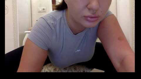 Snapshot of bloompetal chatting on 10.16.25 bloompetal online show from 10.16.25