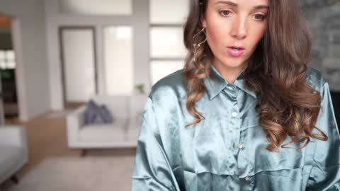 Snapshot of bloomyogi chatting on 01.12.25 Emma Bloom online show from 01.12.25