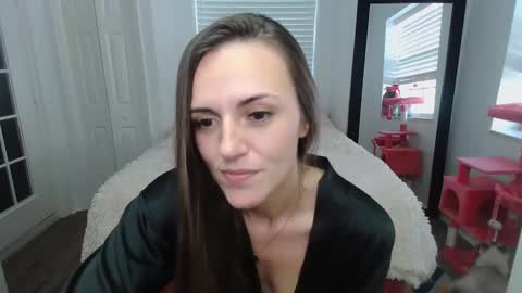 Sarah Zee online show from 01.06.25