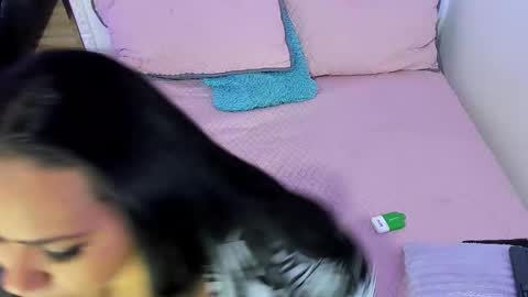 Snapshot of blue__style chatting on 01.01.25 blue__style online show from 01.01.25