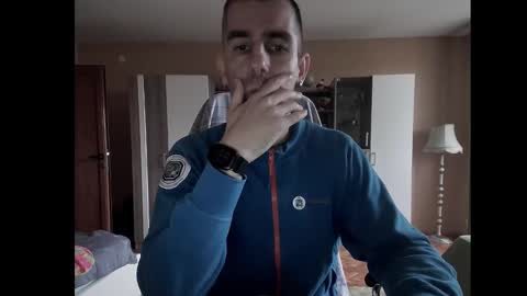 Snapshot of blue_eyed_wolf chatting on 12.04.24 Runaway online show from 12.04.24