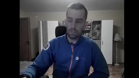 Snapshot of blue_eyed_wolf chatting on 12.11.24 Runaway online show from 12.11.24