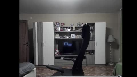 Snapshot of blue_eyed_wolf chatting on 12.29.24 Runaway online show from 12.29.24