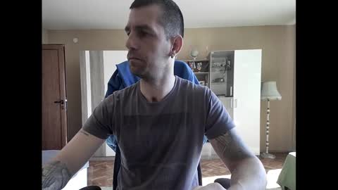 Snapshot of blue_eyed_wolf chatting on 02.25.25 Runaway online show from 02.25.25