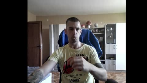 Snapshot of blue_eyed_wolf chatting on 10.31.25 Runaway online show from 10.31.25