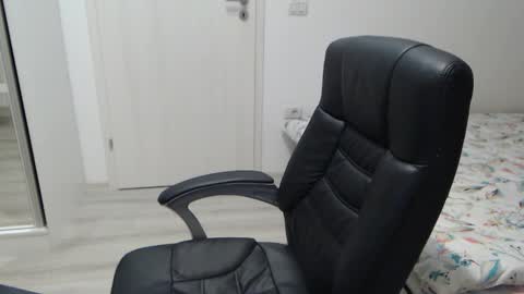 Snapshot of blue_eyes96 chatting on 11.11.25 Juliet online show from 11.11.25