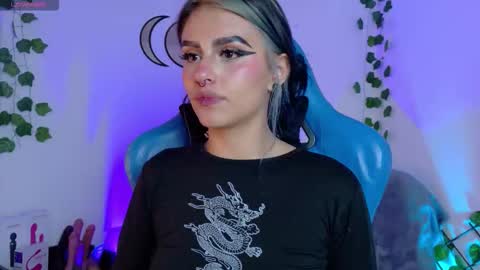 Snapshot of blue_kittenn chatting on 09.18.25 blue_kittenn online show from 09.18.25