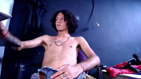 Snapshot of blue_morningstar chatting on 10.30.25 bunbury online show from 10.30.25