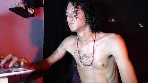 Snapshot of blue_morningstar chatting on 10.31.25 bunbury online show from 10.31.25